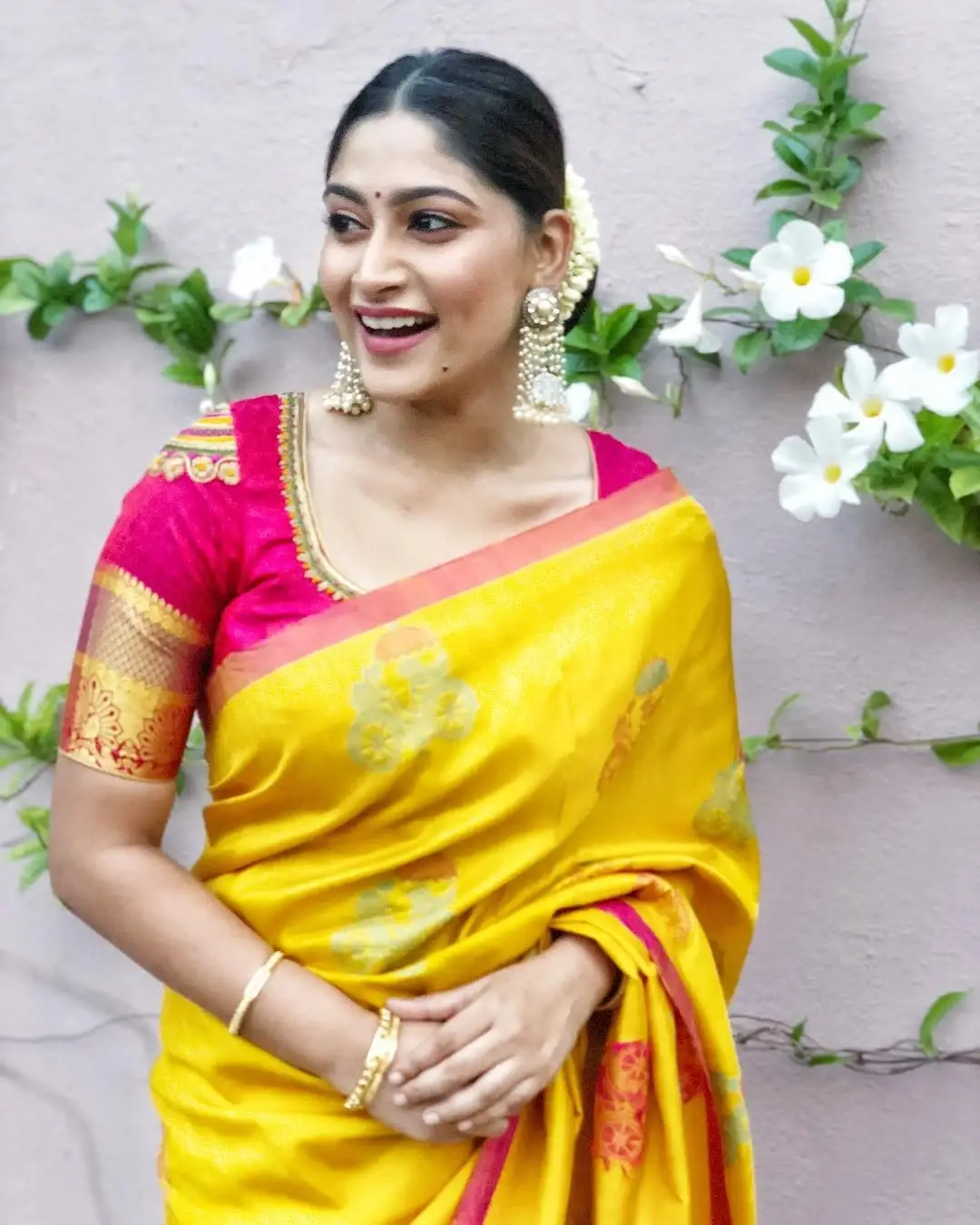 Kannada Actress Nishvika Naidu in Yellow Saree